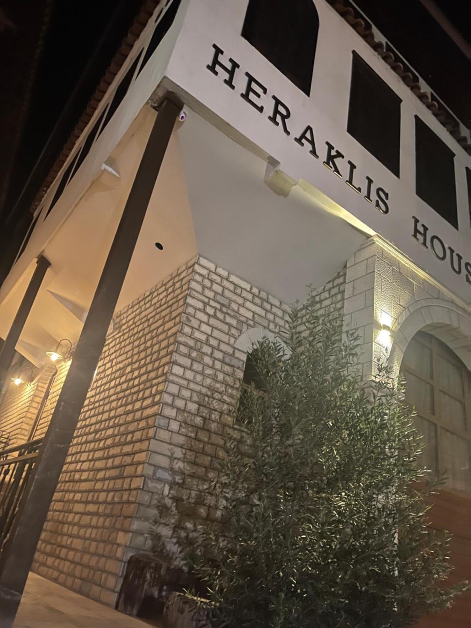 Heraklis Hotel Berat Buitenkant foto