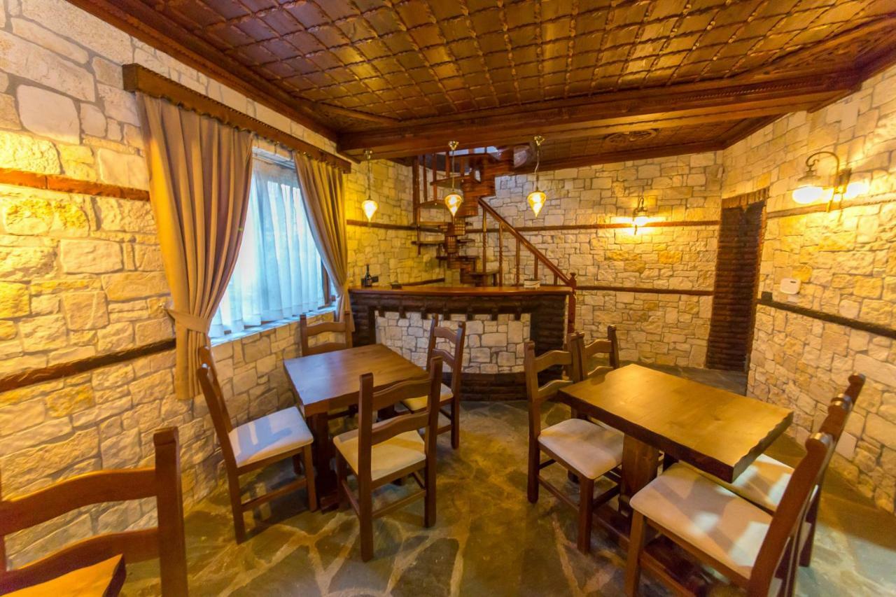 Heraklis Hotel Berat Buitenkant foto