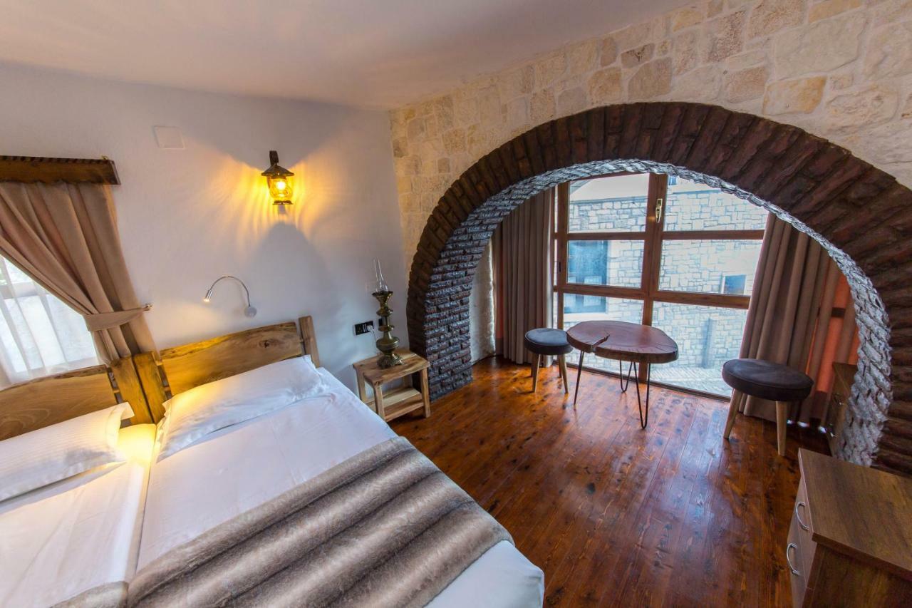 Heraklis Hotel Berat Buitenkant foto