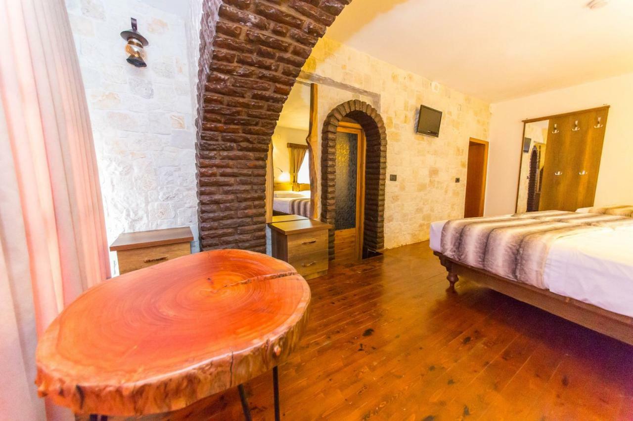 Heraklis Hotel Berat Buitenkant foto