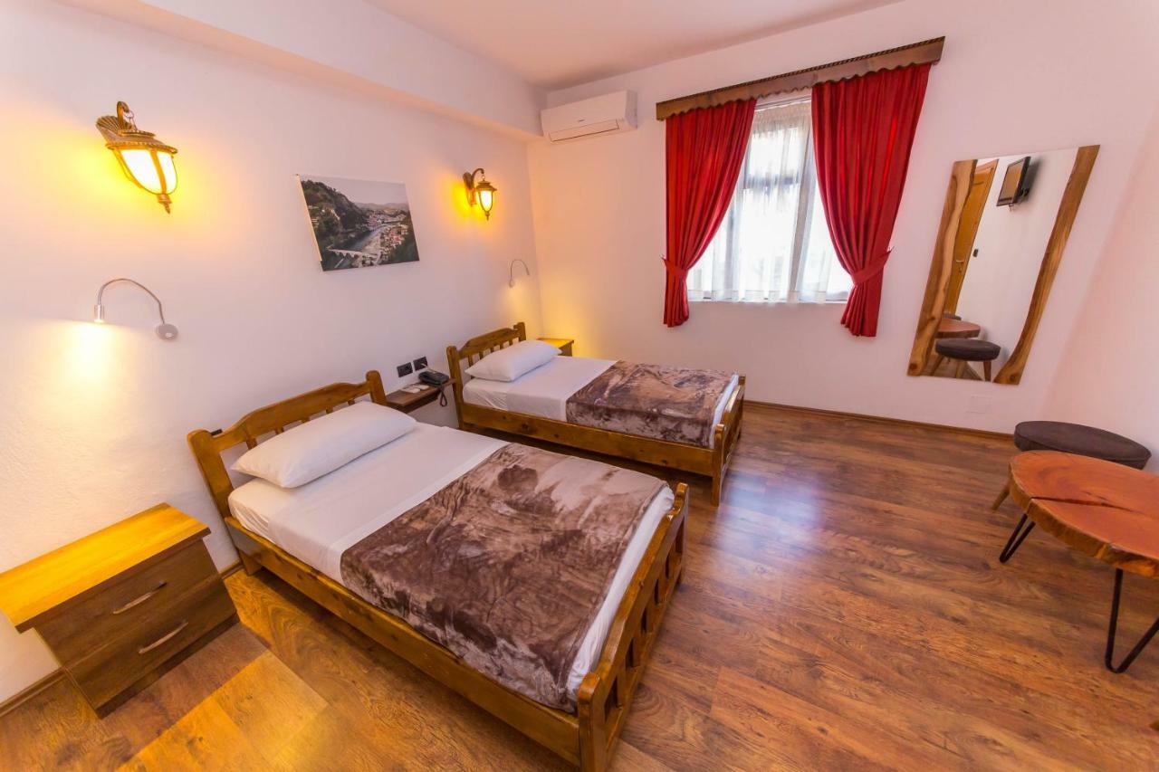 Heraklis Hotel Berat Buitenkant foto