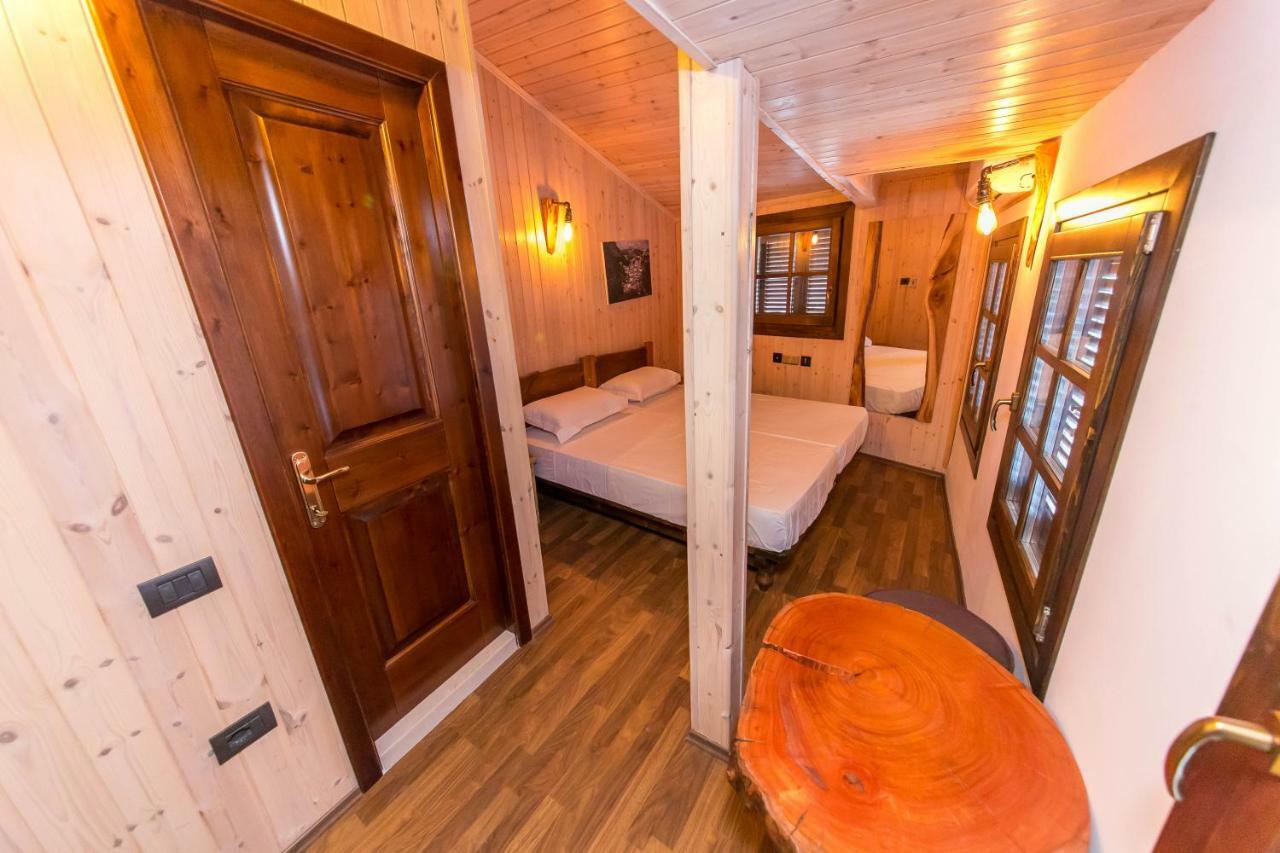 Heraklis Hotel Berat Buitenkant foto
