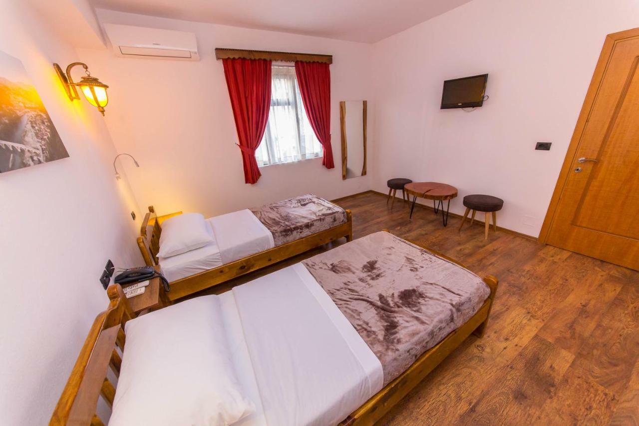 Heraklis Hotel Berat Buitenkant foto