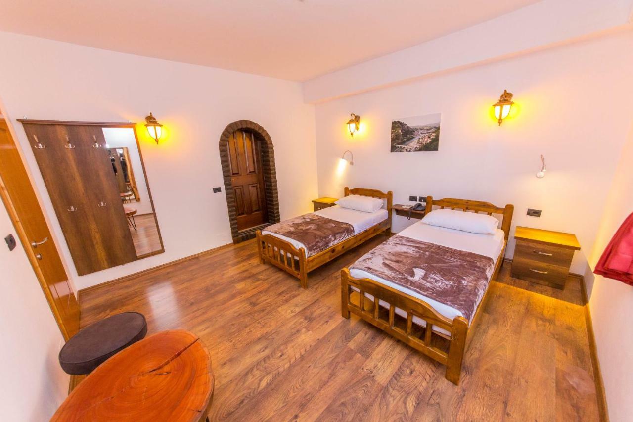 Heraklis Hotel Berat Buitenkant foto