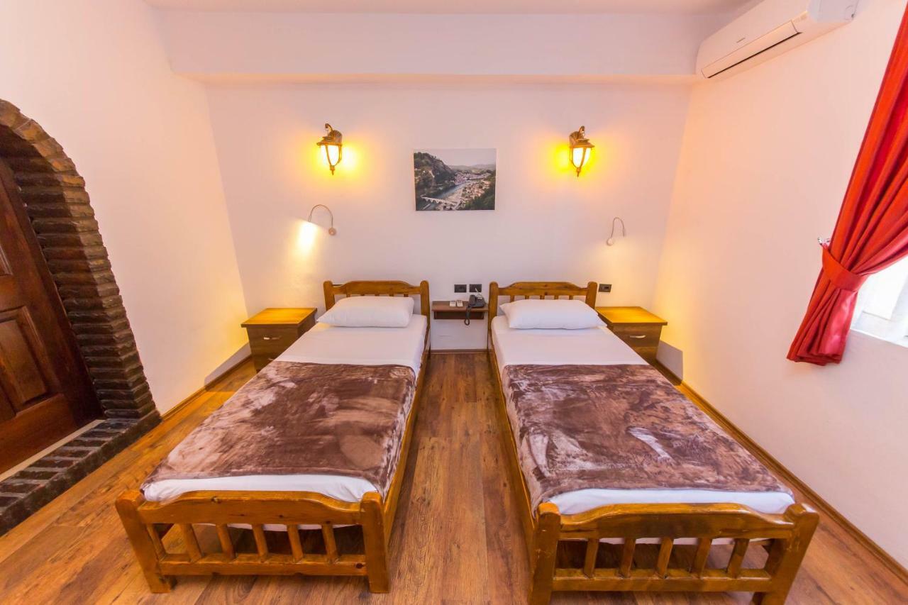 Heraklis Hotel Berat Buitenkant foto