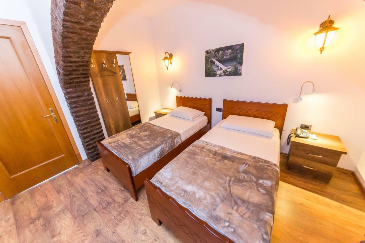 Heraklis Hotel Berat Buitenkant foto
