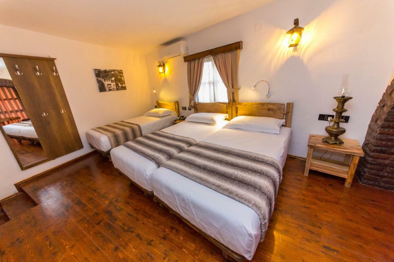Heraklis Hotel Berat Buitenkant foto