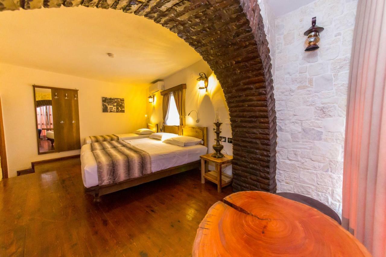 Heraklis Hotel Berat Buitenkant foto